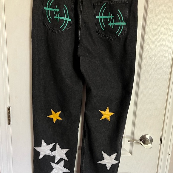 Men’s small black denim jeans with star appliqué. - Picture 6 of 7